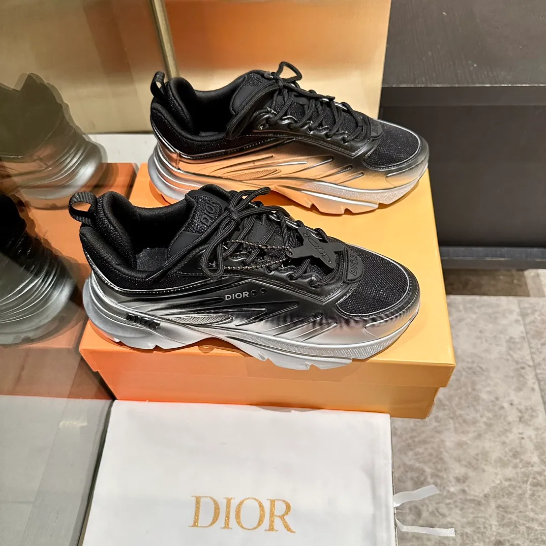 p680🐮🐮New to the Dior collection, these C'est Dior sneakers make a bold and stylish statement. Carefully crafted, the letters C and D are displayed on the sides of the upper for style, and the details add a touch of elegance. The lightweight two-tone Dior sole offers exceptional comfort and sporty appeal. Can add a stylish touch to any casual look. Christian Dior Paris signature on the tongue and sole. Two-tone notches feature Christian Dior's lucky star symbol. Women’s size 35-40, men’s size 38-45